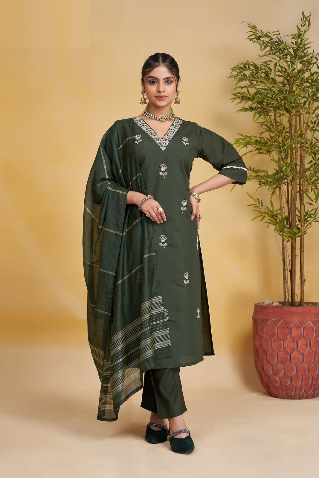 Kurta & Pant Dupatta Set in Silk Fabric In Green Color