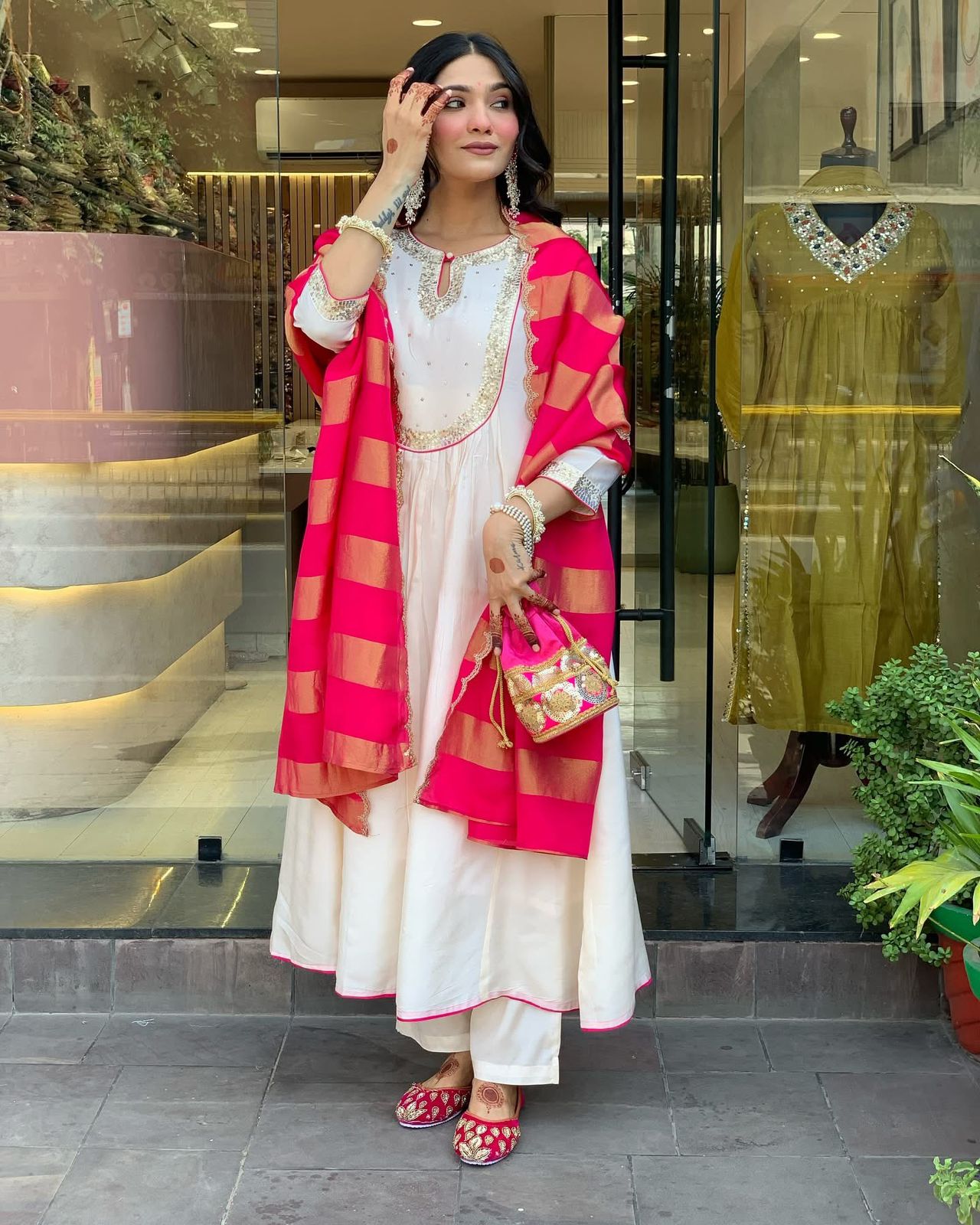 White Color Beautiful Roman Silk Suit For Daily Wear Use