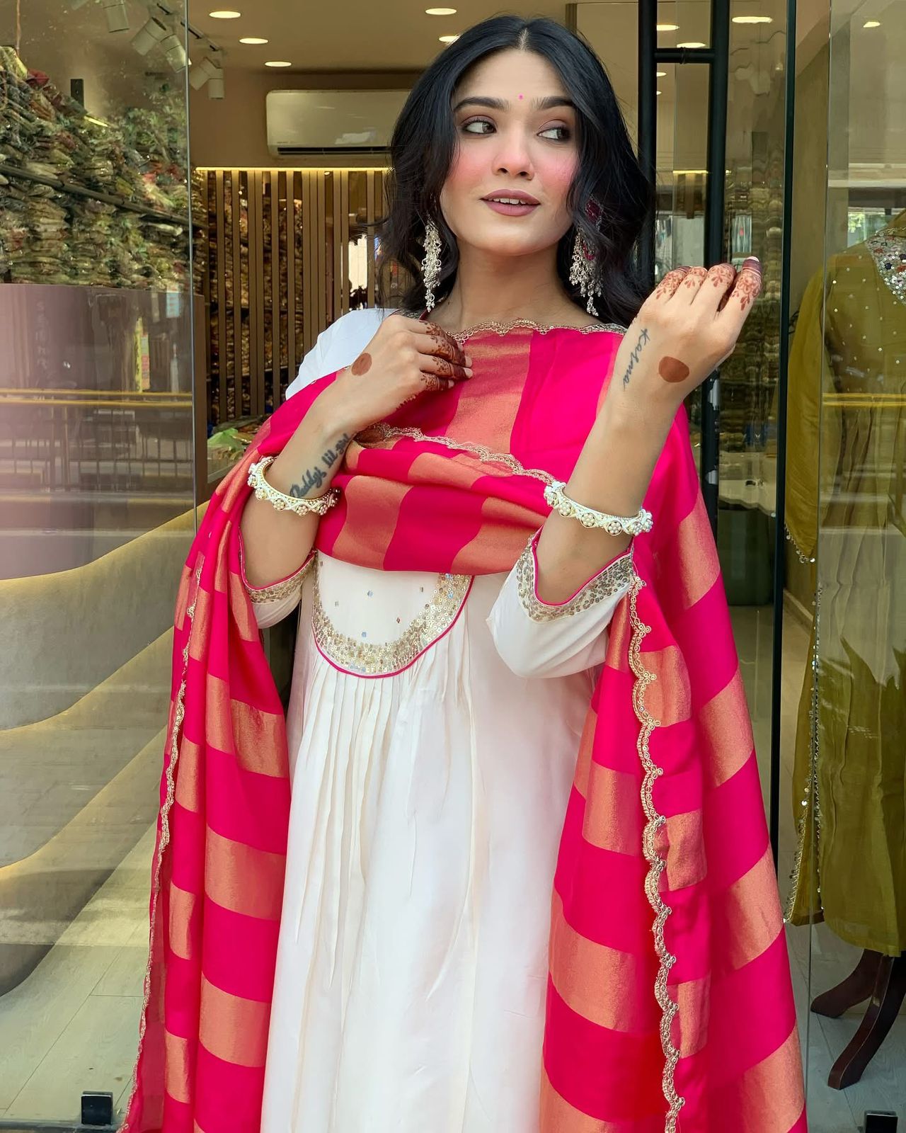 White Color Beautiful Roman Silk Suit For Daily Wear Use