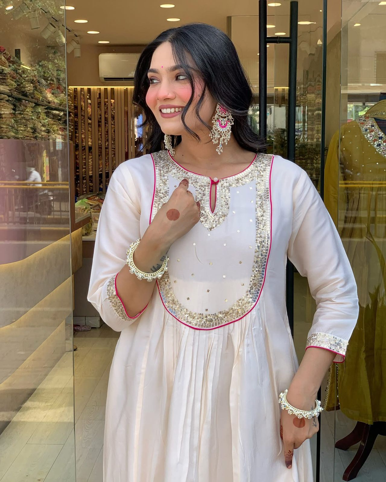 White Color Beautiful Roman Silk Suit For Daily Wear Use