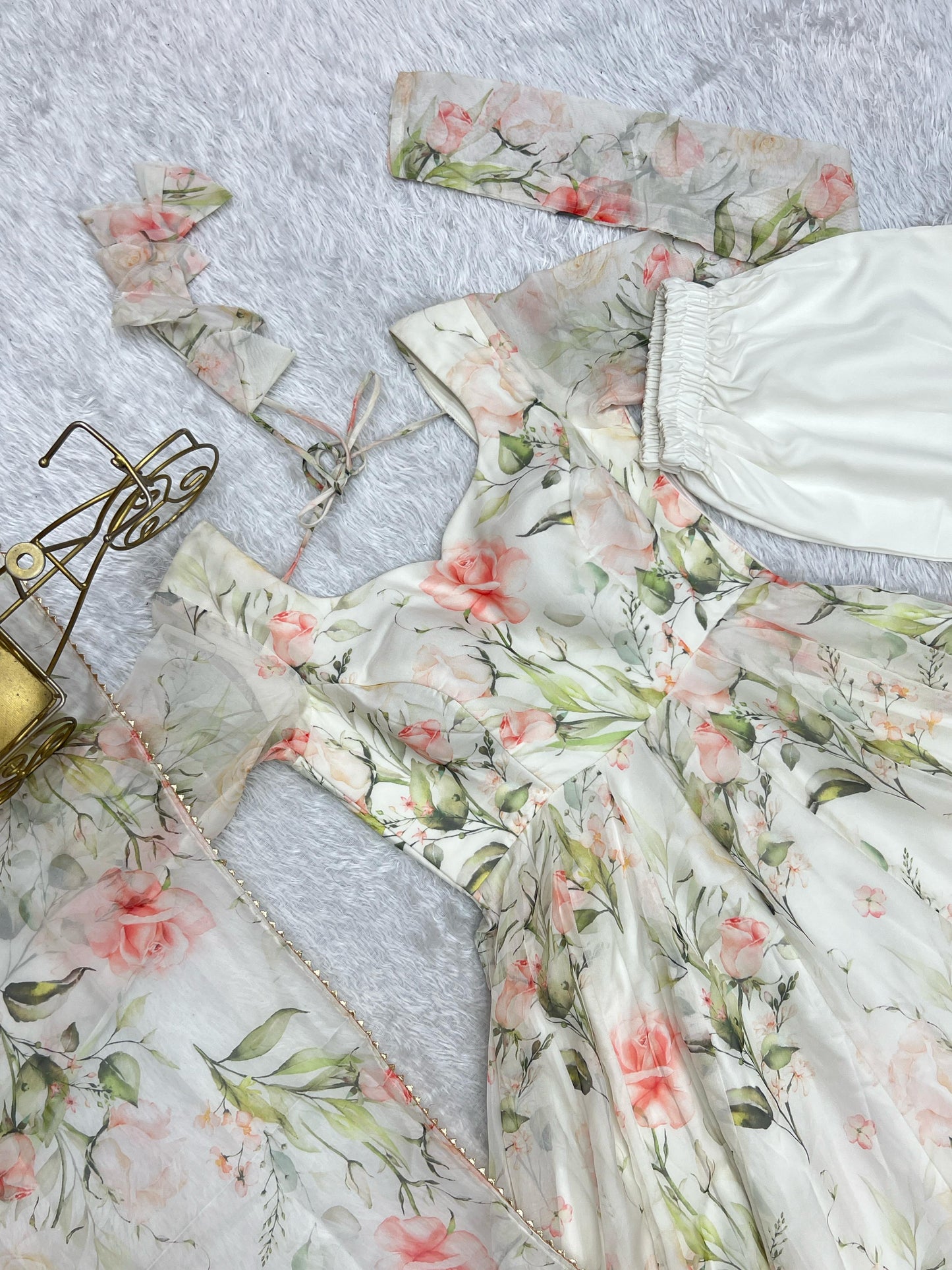 Light weight & Fresh Look Outfit Is Perfect For Upcoming Summer Festivities