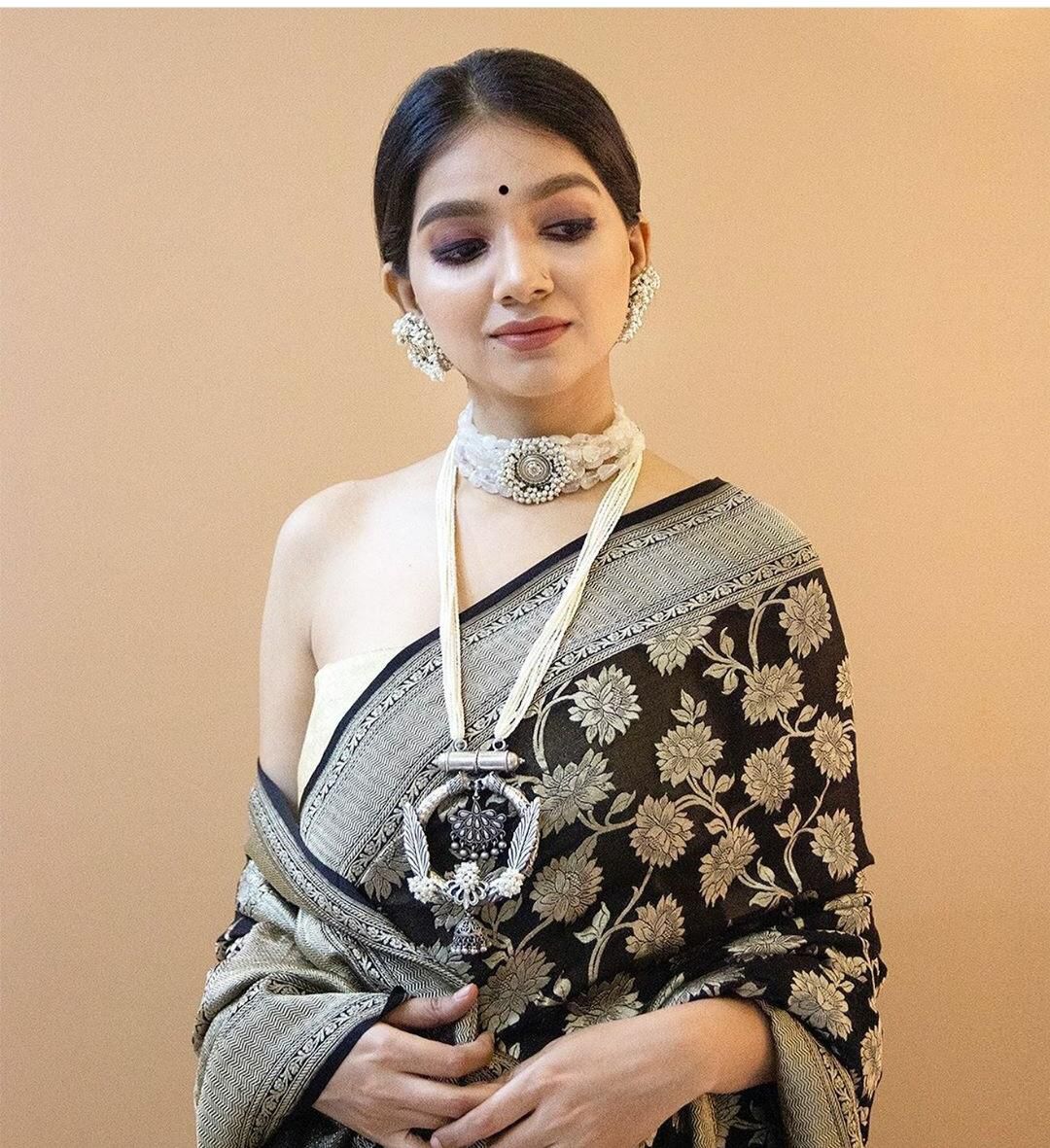Black Color Litchi Silk Saree For daily Wear use