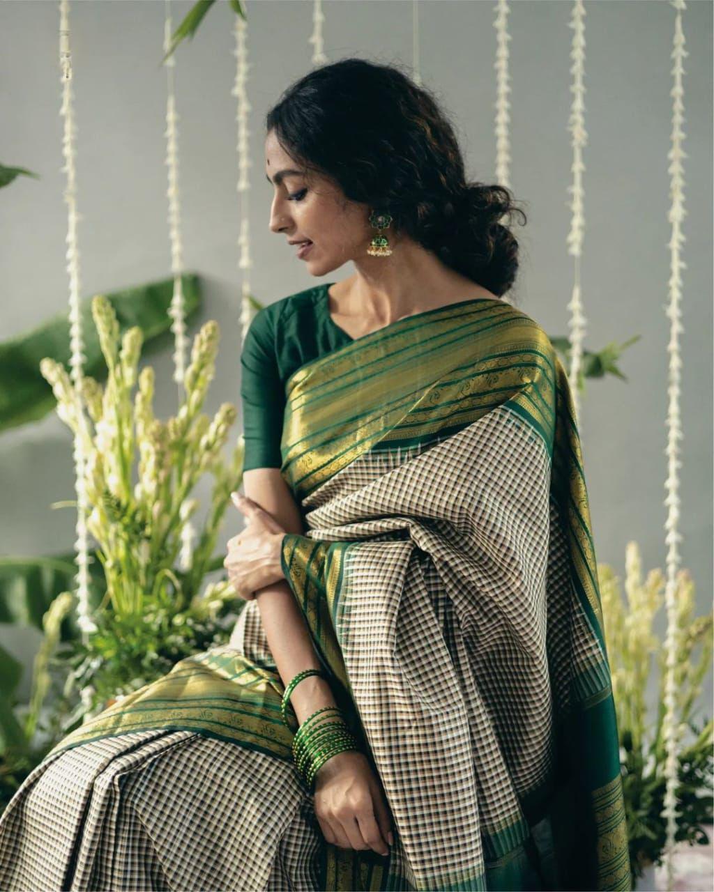 Green Color Beautiful Silk Saree for daily wear use