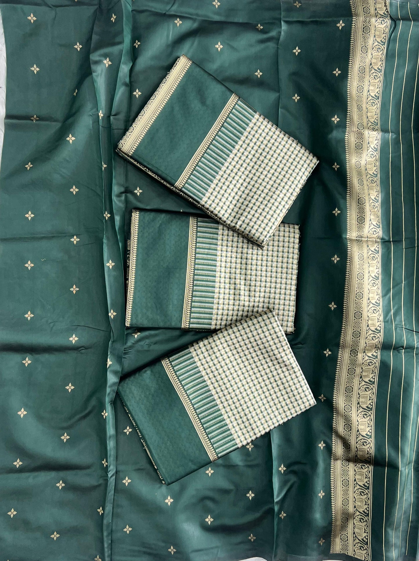 Green Color Beautiful Silk Saree for daily wear use