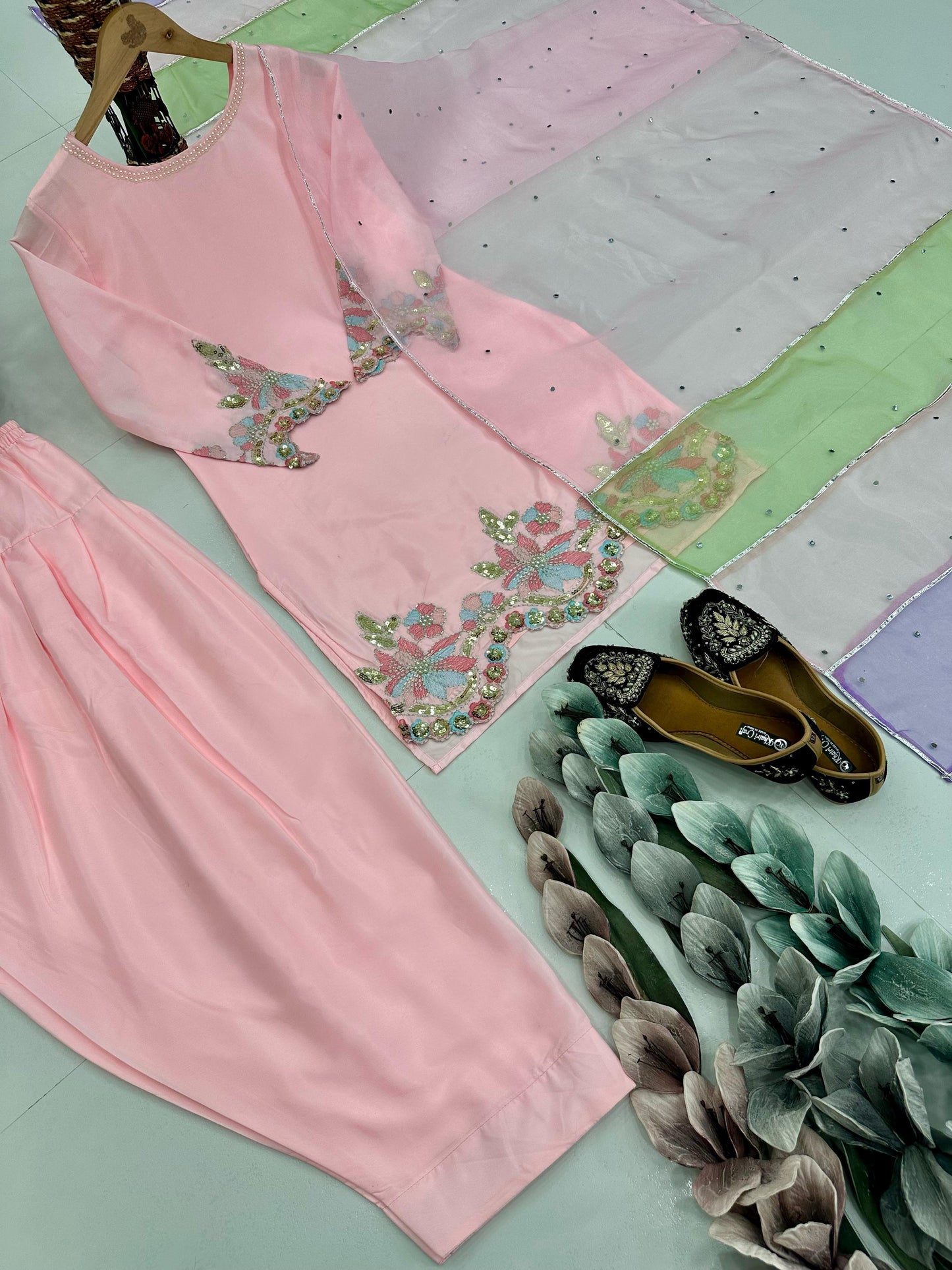 Pink Color Beautiful Creape Fabric Suit