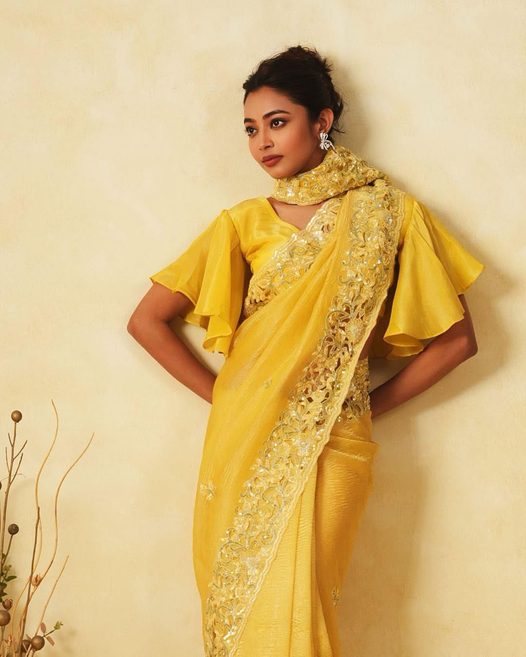 Yellow Color Beautiful Soft Crunchy Silk Saree