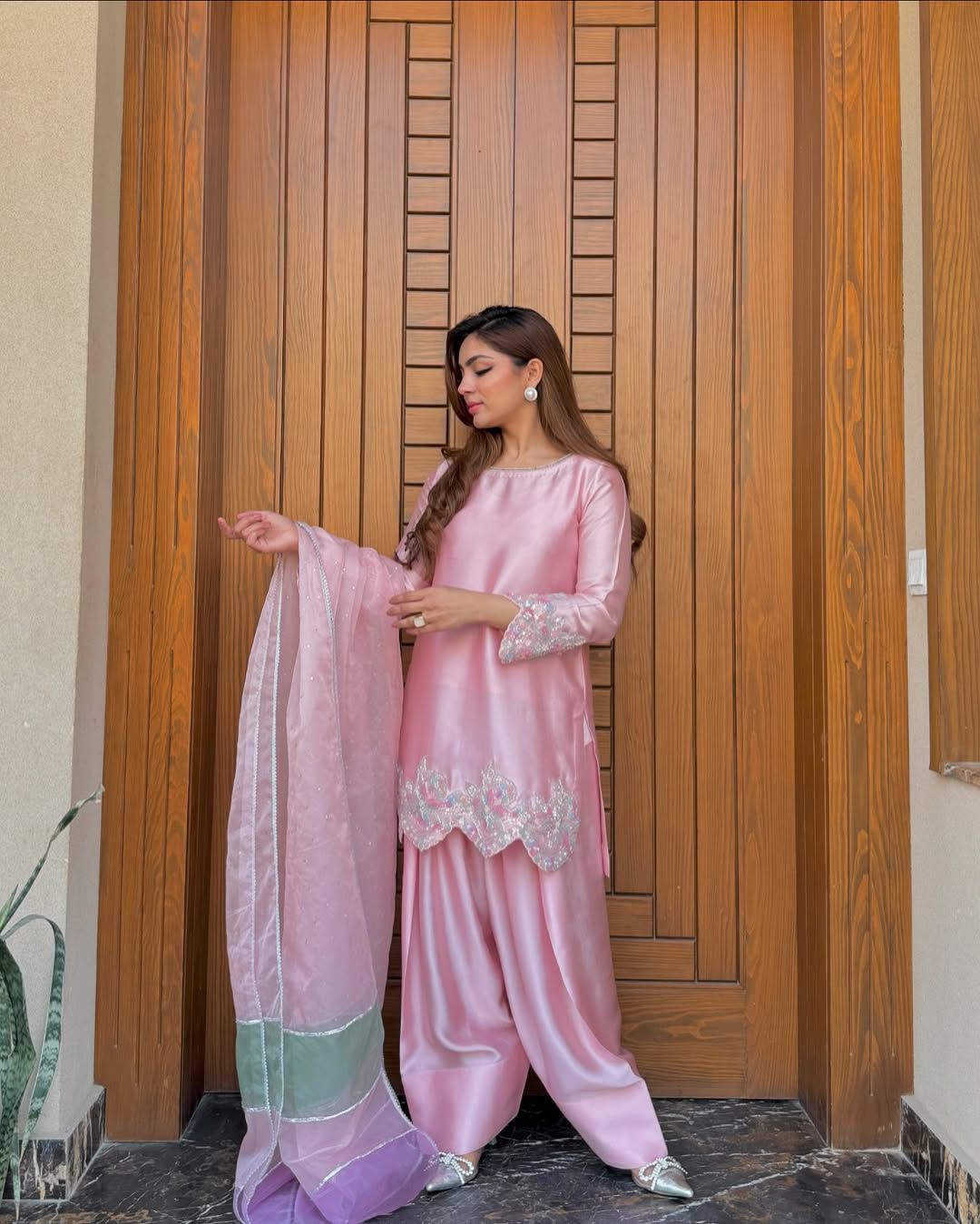 Pink Color Beautiful Creape Fabric Suit