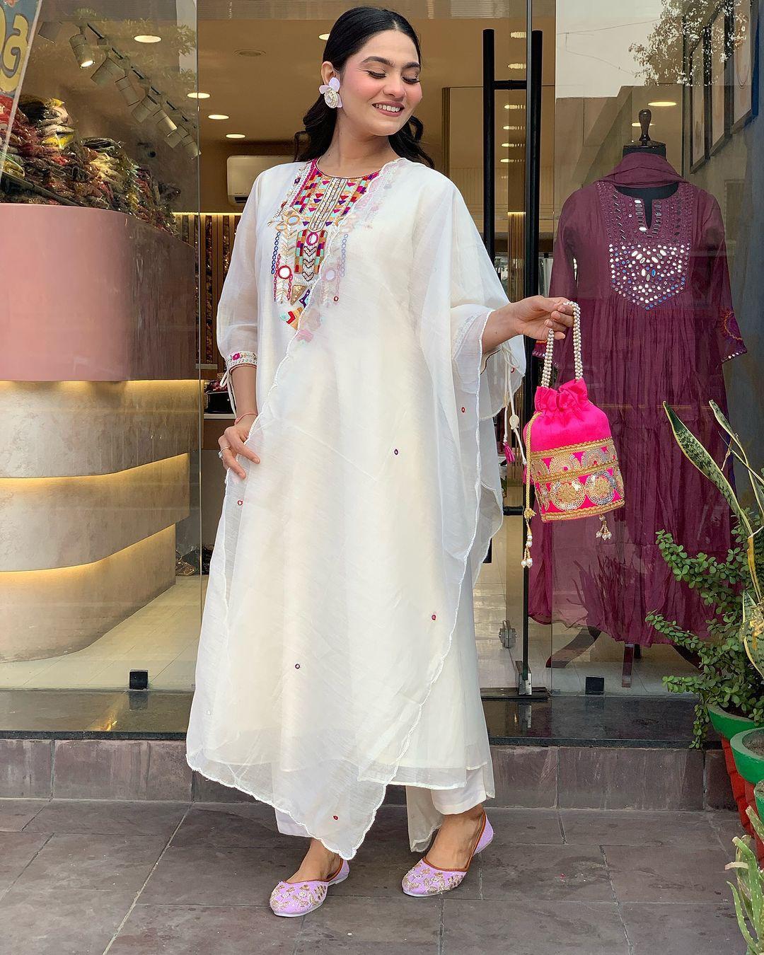 White Color Beautiful Chanderi Kurti Pent Set
