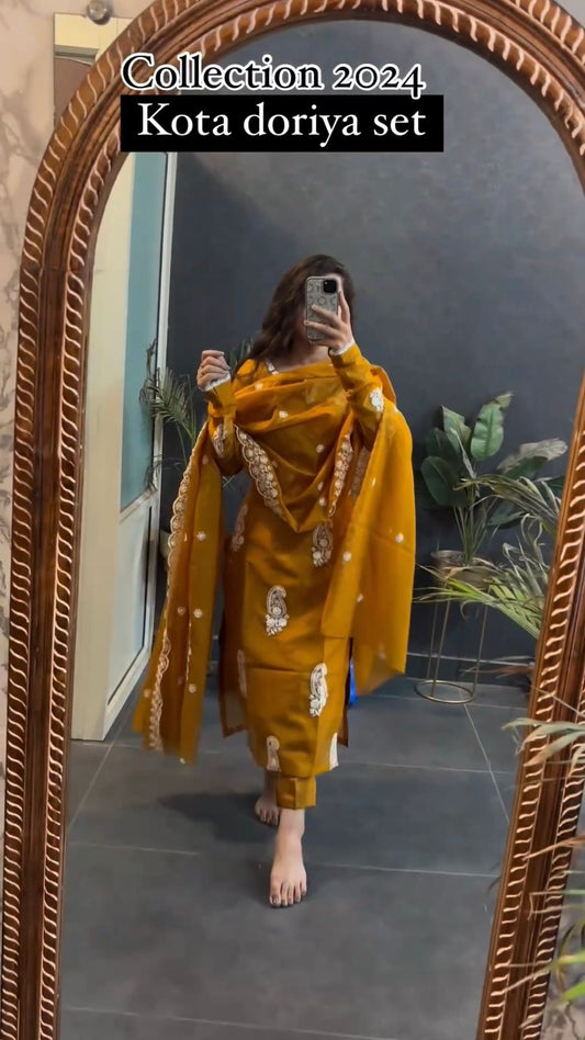 Suit On Tibby Silk Febric With Inner And Thred Work And Pent On Crep Febric And Dupatta