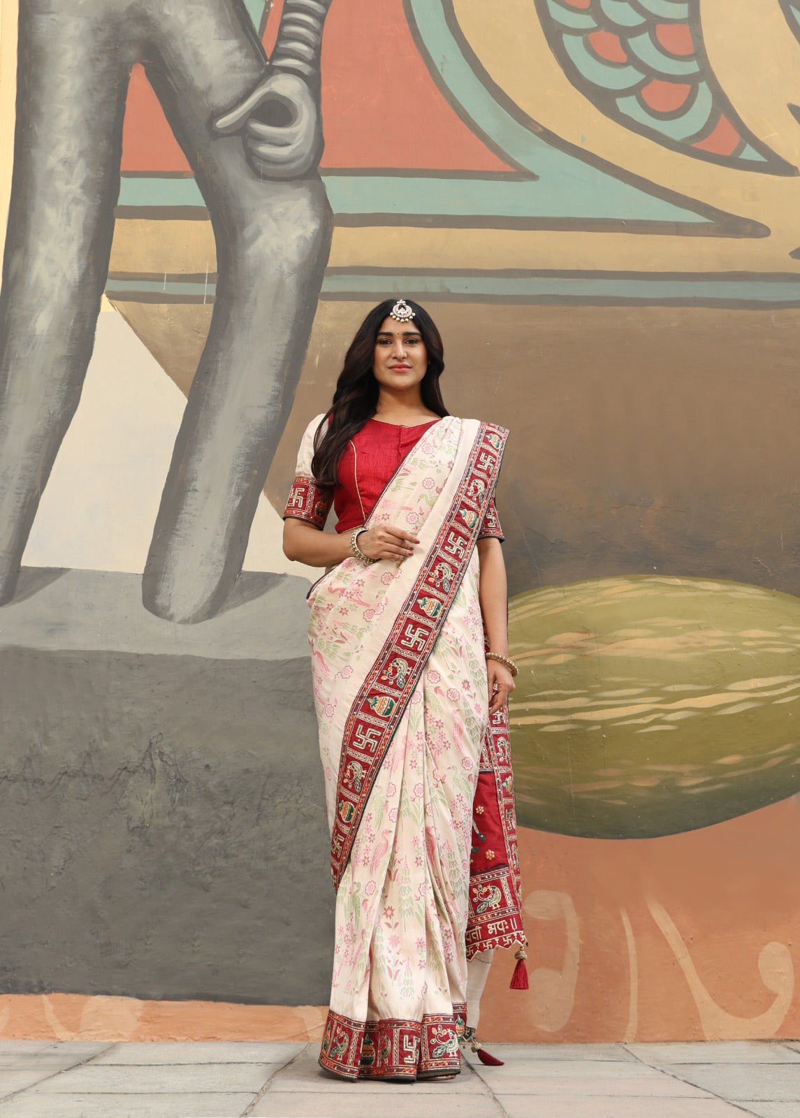 Panetar Patola Kalash Kanjivaram Silk Saree in White Dark Red Color