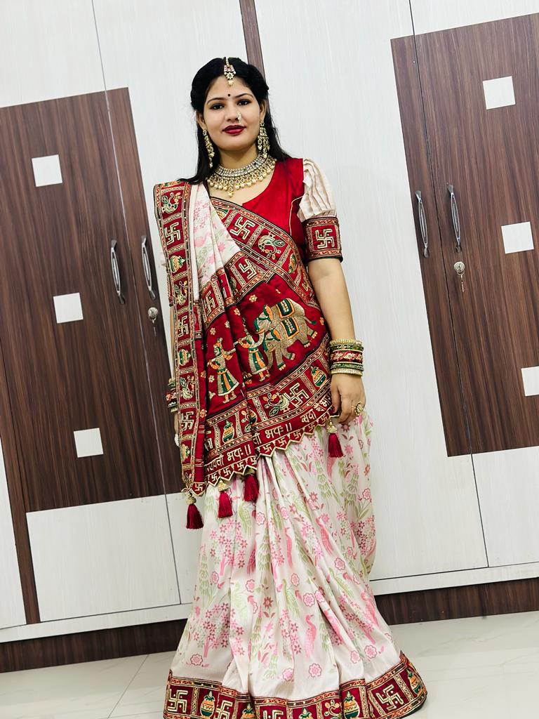 Panetar Patola Kalash Kanjivaram Silk Saree in White Dark Red Color