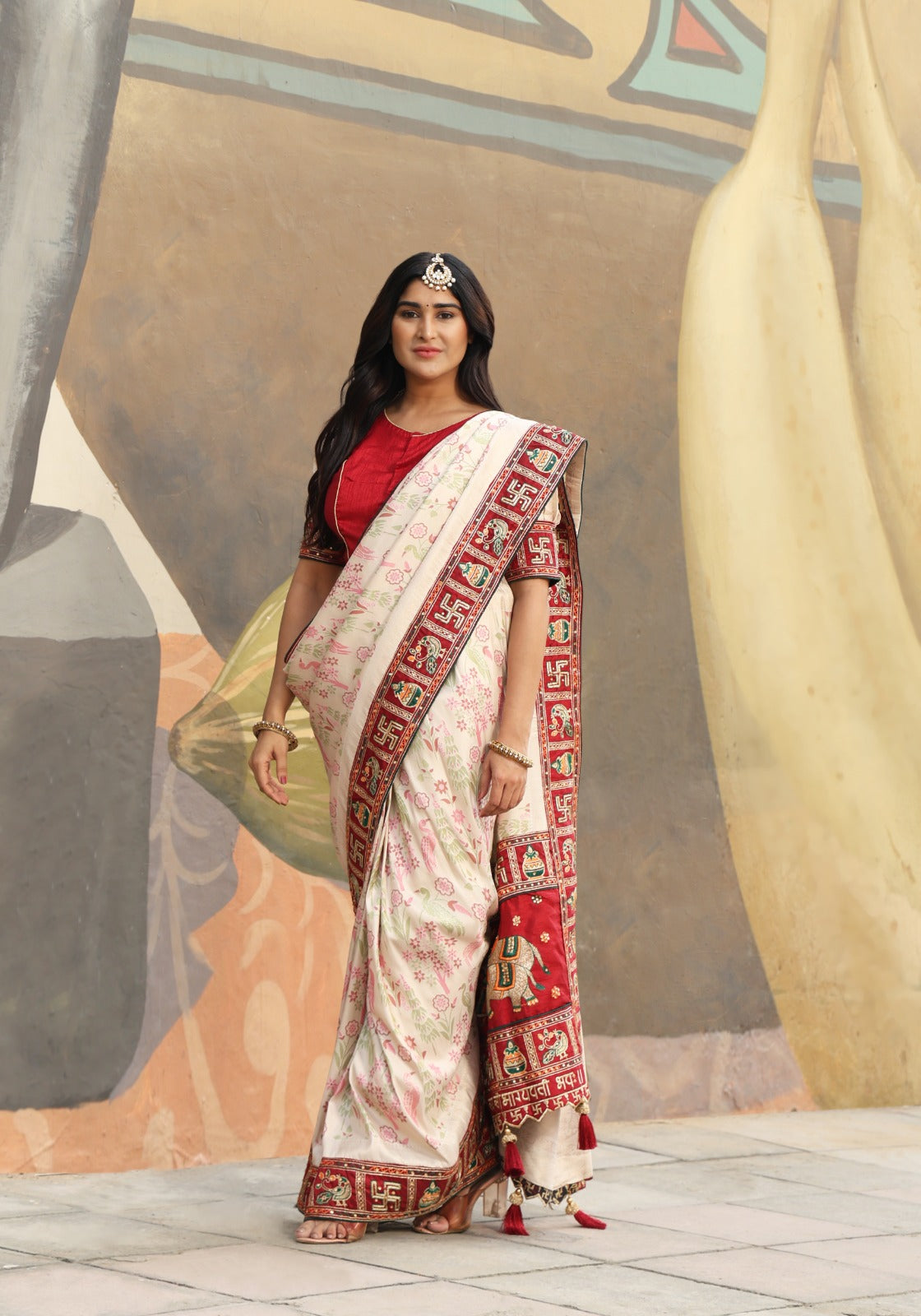 Panetar Patola Kalash Kanjivaram Silk Saree in White Dark Red Color