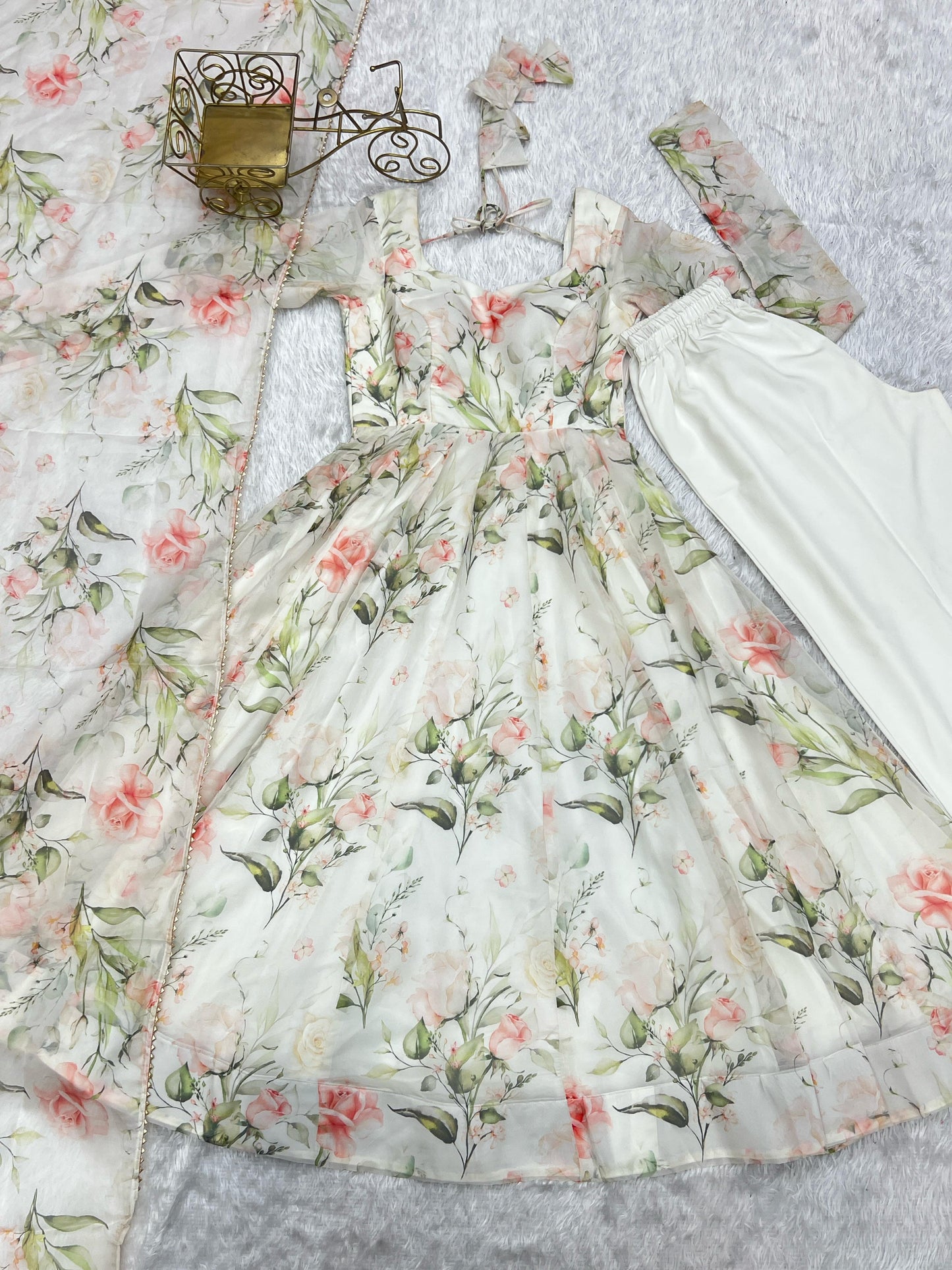 Light weight & Fresh Look Outfit Is Perfect For Upcoming Summer Festivities