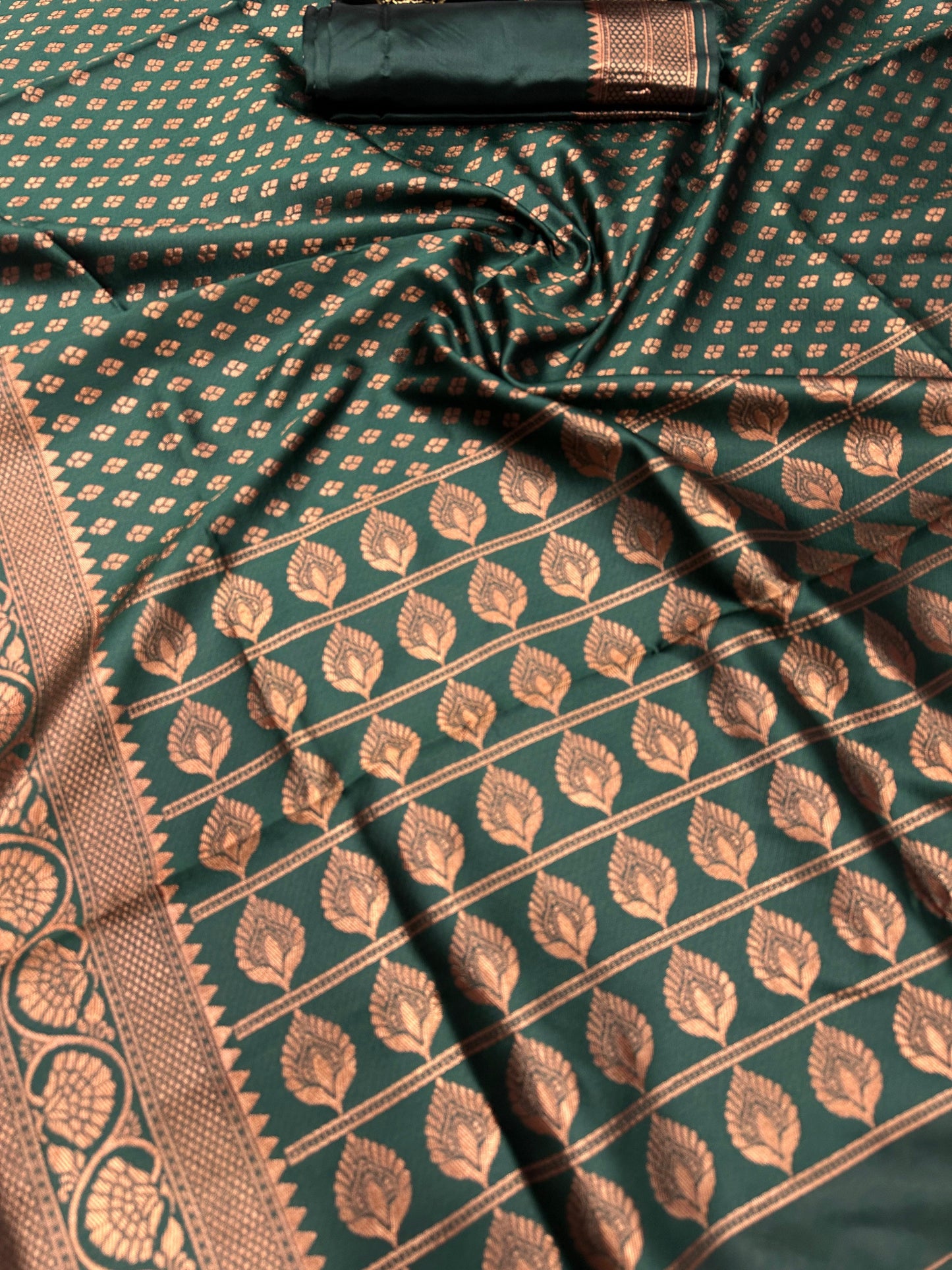 Dark Green Color Beautiful Silk Saree for daily Wear Use