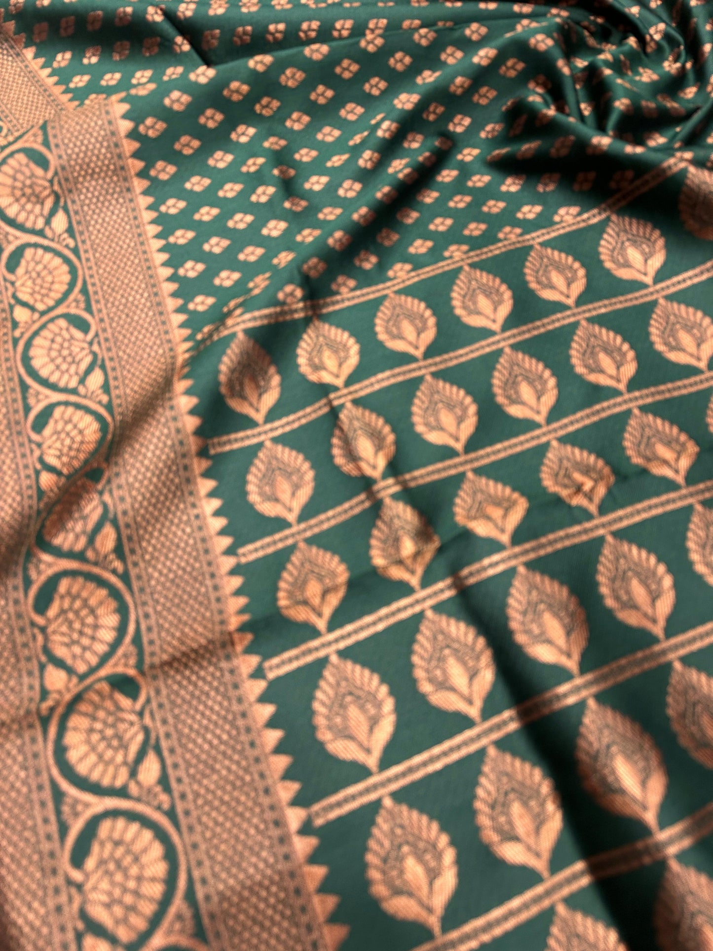 Dark Green Color Beautiful Silk Saree for daily Wear Use