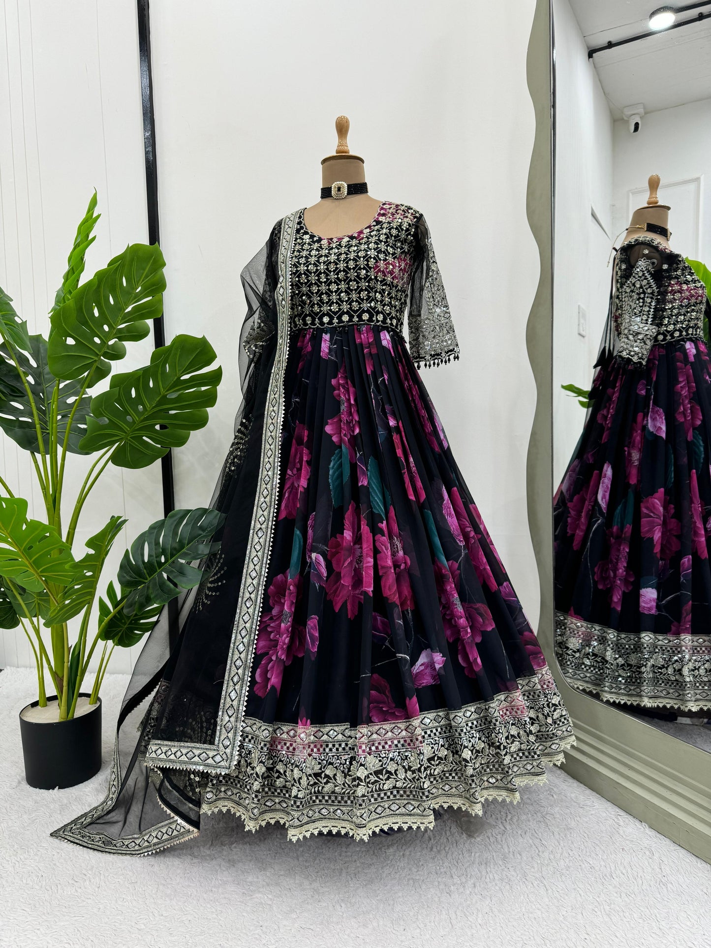 Beautiful Partywear Gown in Black Color in Georgette Fabric