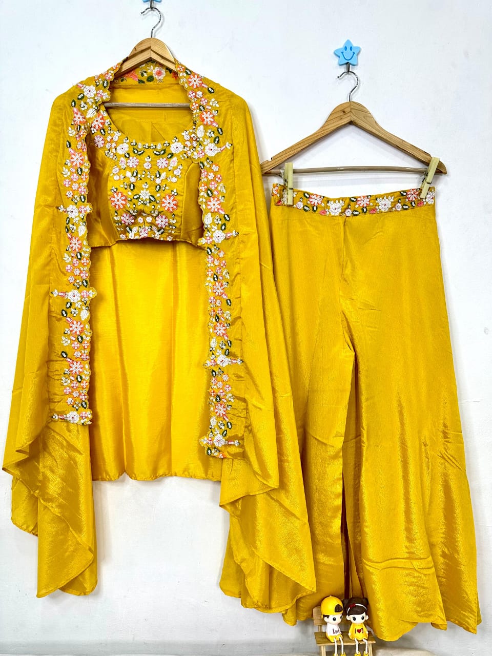 Presenting Party Wear Style For The Upcoming Season in yellow color