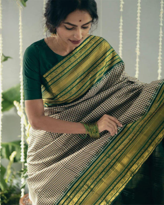 Green Color Beautiful Silk Saree for daily wear use