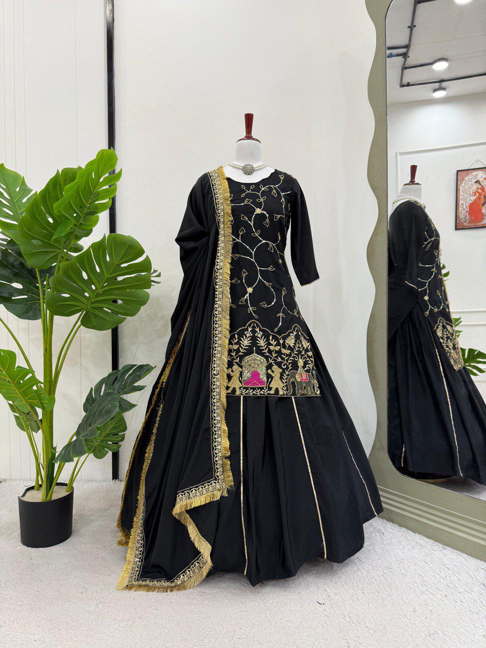 black Color Beauitful Lehenga Dress in Crep silk FAbric