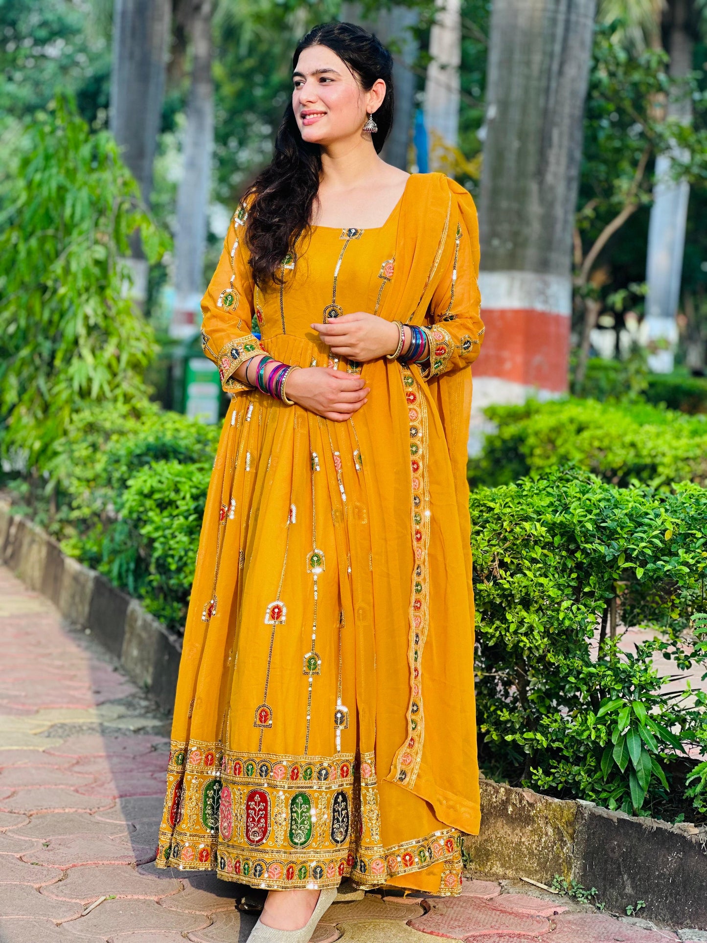 Đěsigner Anarkali Suit In New Fancy Style