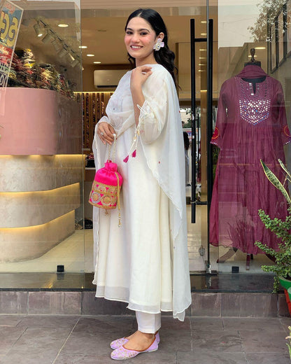 White Color Beautiful Chanderi Kurti Pent Set