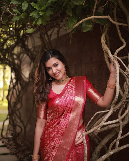 Pink Color Beautiful Partywear Bananasi Silk Saree