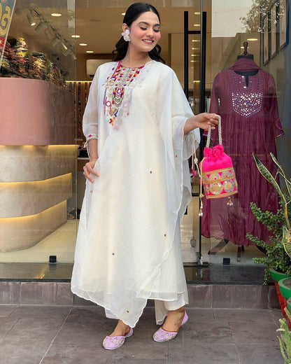 White Color Beautiful Chanderi Kurti Pent Set
