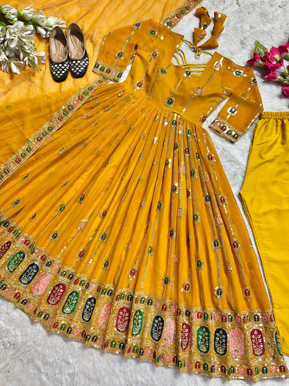 Đěsigner Anarkali Suit In New Fancy Style