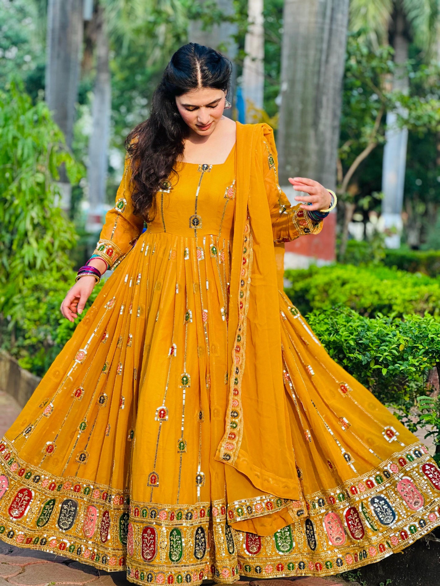 Đěsigner Anarkali Suit In New Fancy Style