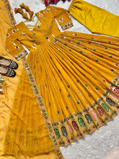 Đěsigner Anarkali Suit In New Fancy Style